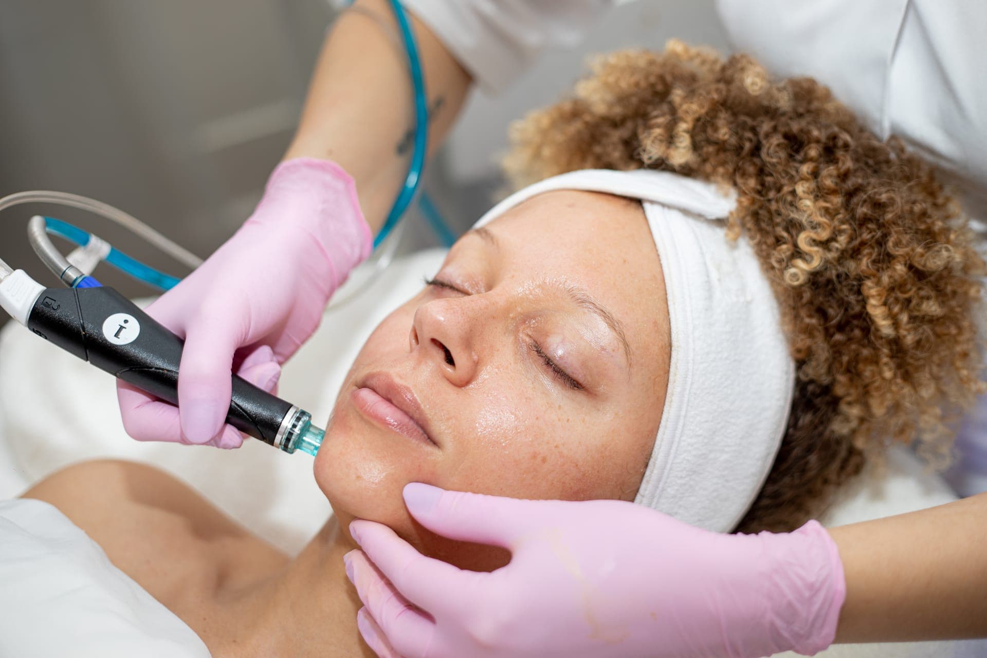 Hydrafacial background